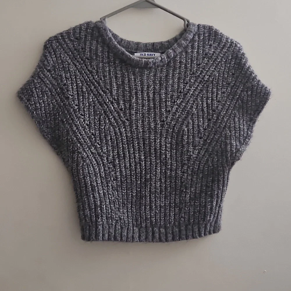 5T Old Navy Gray Crew‎ Neck Sweater with Ribbed Texture